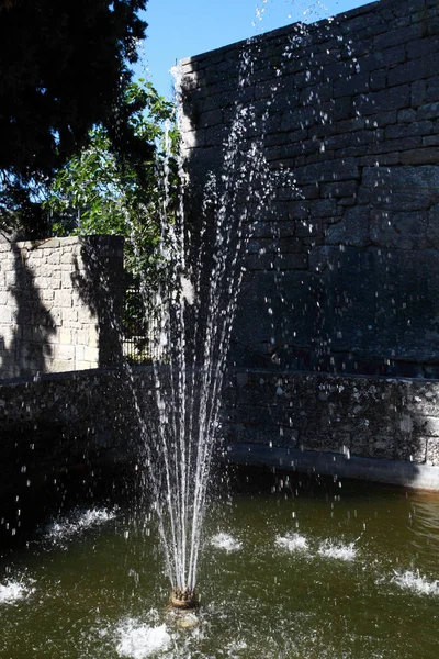Su çeşme bir