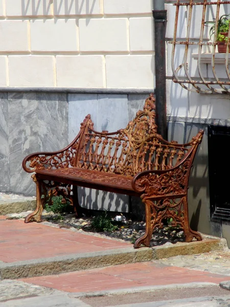 Vieux banc de fer rouillé — Photo