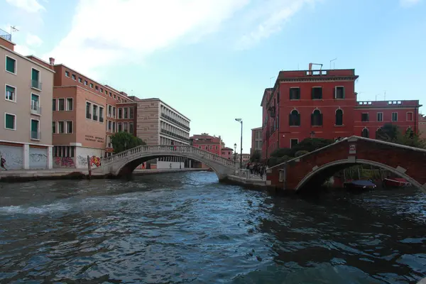 Venice, small pedestrian bridge g — Stock Photo, Image