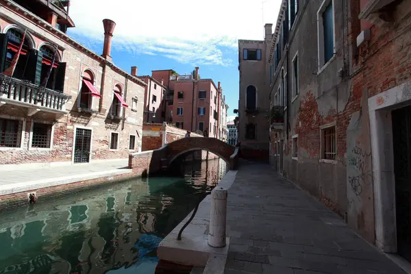 Veneza, pequena ponte pedonal l — Fotografia de Stock