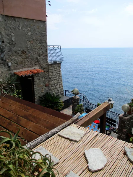 Antiguos edificios rurales en la costa de Liguria c —  Fotos de Stock