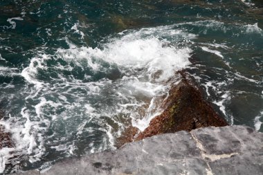 kayalık q swell dalgalar