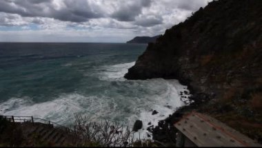 Dalgalar çökmesini kayalar r