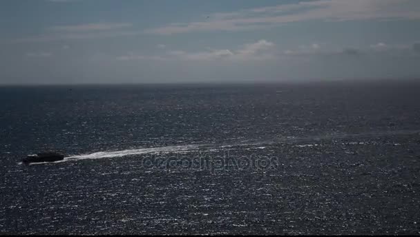 Motorboote auf dem Meer des Golfs von Portovenere e — Stockvideo