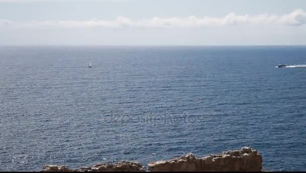 Barcos de motor que navegan por el mar del Golfo de Portovenere e — Vídeos de Stock