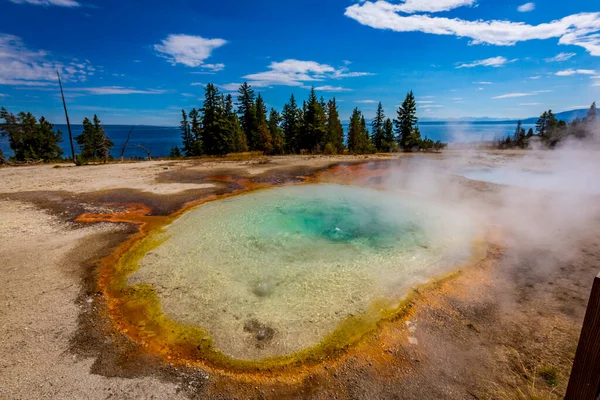 Blue Funnel Spring Yellowstone National Park — стокове фото