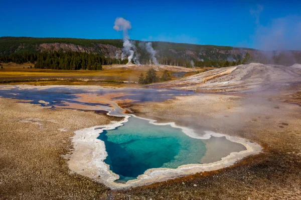 Heart Spring Pretty Pool Clear Blue Water Yellowstone National Park — Stock Photo, Image