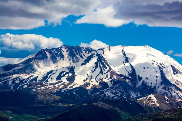 Monte Helens Con Algunos Parches Nieve Principios Del Verano —  Fotos de Stock