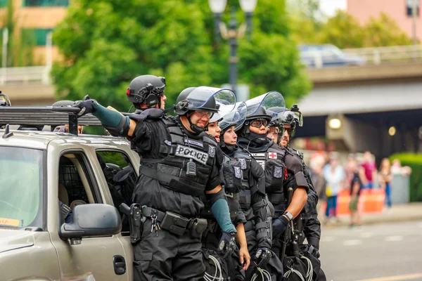 Portland Oregon August 2019 Portland Police Rapid Response Team Riot — стокове фото