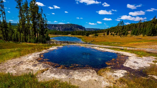 Terasa Jaro Malé Seskupení Termálních Prvků Národním Parku Yellowstone — Stock fotografie