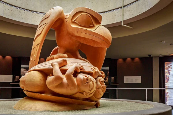 Yellow Cedar Sculpture Raven First Men Bill Reid Museum Anthropology — Stock Photo, Image