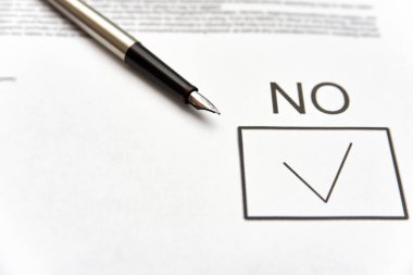 Reddedilmek için sözleşme imzalanmadı. mürekkep kalemi kağıtta yatar