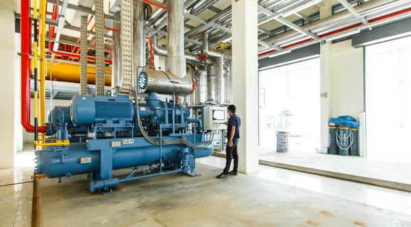Estación de refrigeración del compresor industrial en la fábrica de fabricación — Foto de Stock
