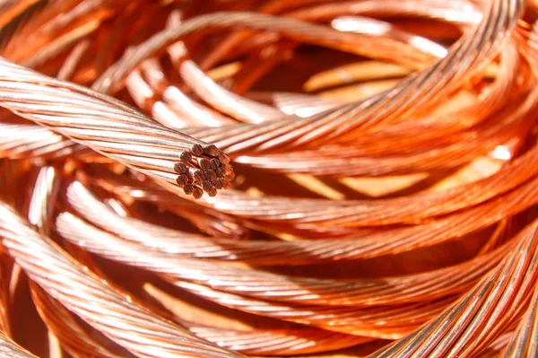 Vymazané měděné elektrický napájecí kabel — Stock fotografie