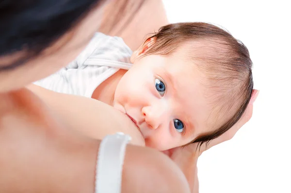 Portret słodkie dziecko przy piersi matki — Zdjęcie stockowe