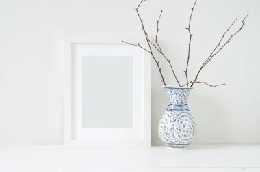 Mandalina ve vazo ile en az zarif kompozisyon