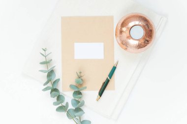 Doğal renk okaliptüs mockup