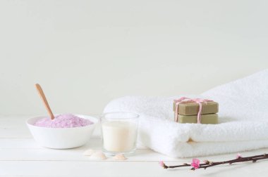 Hafif ahşap zemin üzerine Spa Ürünleri