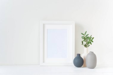 Beyaz bir çerçeve mockup ile vazo oluşturma