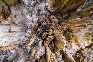 Yunanistan, Girit Melidoni mağara