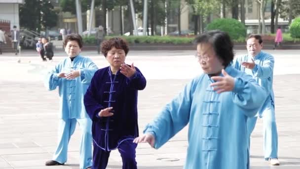 China, Shanghai, Tai Chi cursuri pe stradă — Videoclip de stoc