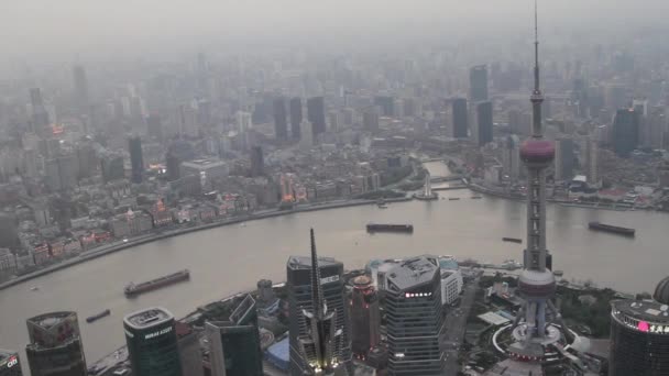 China, Shanghai. Blick von oben vom Shanghai World Financial Center — Stockvideo