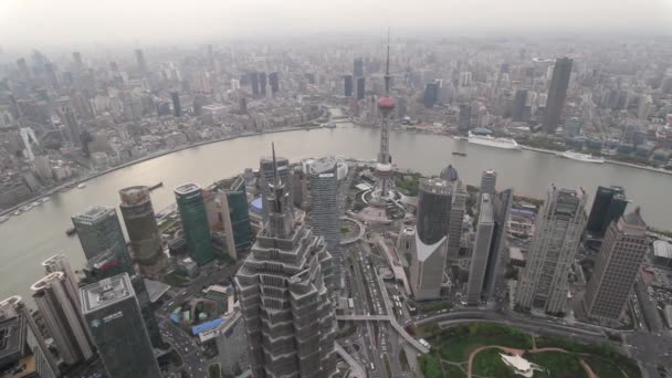 Ovanifrån från Shanghai World Financial Center — Stockvideo