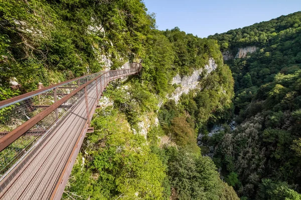 Okatse Canyon, Georgia, sendero sobre el cañón —  Fotos de Stock