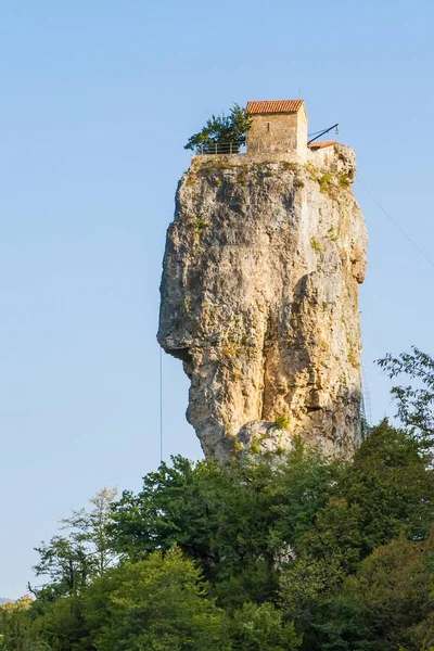 Monasterio en el pilar, Columna Katskhi, Georgia — Foto de Stock