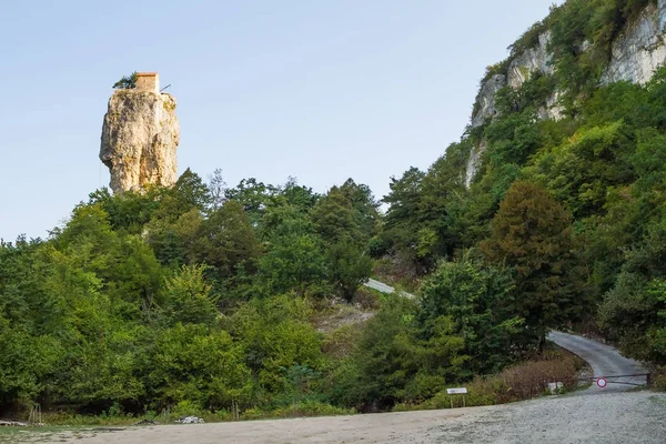 Monasterio en el pilar, Columna Katskhi, Georgia —  Fotos de Stock