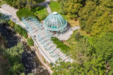 Borjomi headspring maden suyu, yukarıdan, Georgia görüntülemek