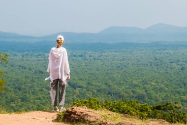 Sigiriya, Sri Lanka dağda güzel kız