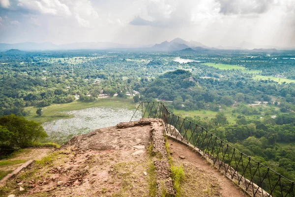 Vista desde la cima de la montaña Sigiriya, Sri Lanka — Foto de Stock