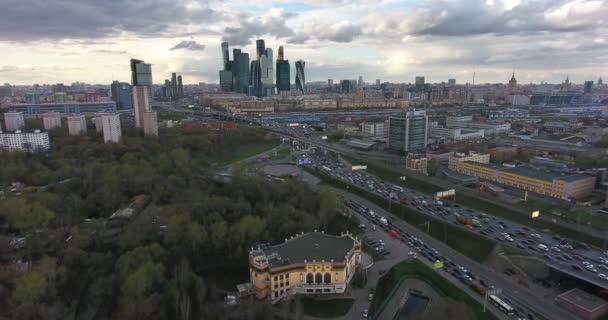 2018 Moszkva Oroszország Repülés Moszkva Moszkva Felhőkarcolók Harmadik Ring Road — Stock videók