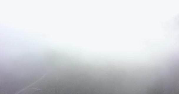 Prachtige Bergen Door Wolken Luchtdrone Vlucht Wolken Grote Hoogte — Stockvideo