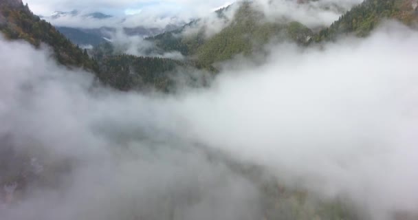 Прекрасні Літають Над Хмарами Горах Політ Повітряного Безпілотника Хмарах Великій — стокове відео