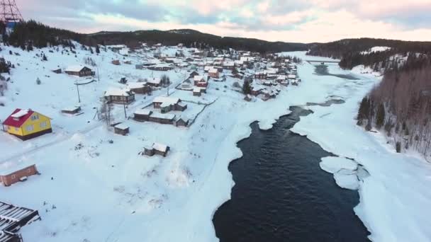 Umba村冬季 科拉半岛 冰底下的雪和河 空中业务 — 图库视频影像