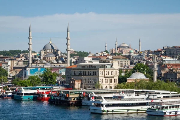 Istanbul, Turkiet. Hagia Sophia Museum och Eminonu området — Stockfoto