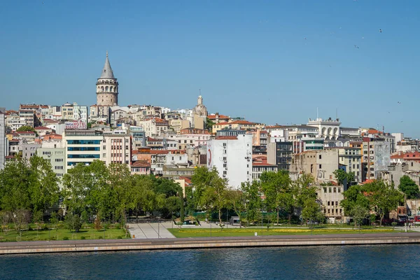 Istanbul, Turkiet. Karakoyområdet och Galatatatornet — Stockfoto