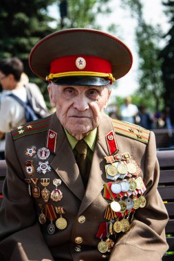Moskova, Rusya. Gaziler Moskova 'daki Poklonnaya Tepesi' nde toplanıyor. Zafer Günü, 9 Mayıs.