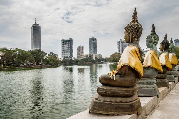 2018 Colombo Sri Lanka Gangaramaya Park Het Centrum Boeddhabeelden Aan — Stockfoto
