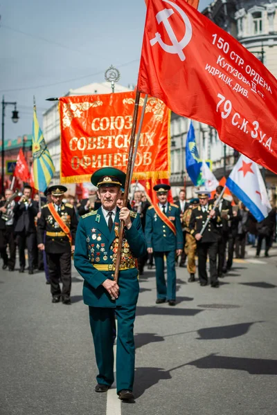 莫斯科 俄罗斯 二战老兵在城市街道上 老兵的游行 胜利日 五月九日 — 图库照片