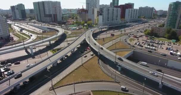 Persimpangan Lalu Lintas Mobil Besar Crossroad Pandangan Atas Aerial — Stok Video