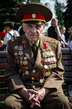 Moskova, Rusya. Gaziler Moskova 'daki Poklonnaya Tepesi' nde toplanıyor. Zafer Günü, 9 Mayıs.
