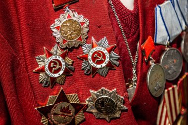 Moskova, Rusya. Tiyatro meydanında gazilerle toplantı. Zafer Günü, 9 Mayıs.