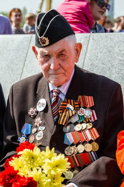 Moskova, Rusya. Gaziler Moskova 'daki Poklonnaya Tepesi' nde toplanıyor. Zafer Günü, 9 Mayıs.