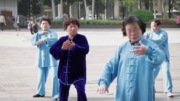 China Shanghai Clases Tai Chi Calle — Vídeos de Stock