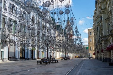 Covid-19, Moskova 'da karantina, Rusya' da koronavirüs. Nikolskaya sokaklarını insan olmadan boşaltın. Covid virüsü salgını yüzünden ıssız bir şehirde kendini karantinaya almış..