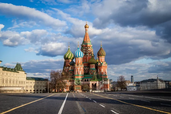 Covid Cuarentena Moscú Coronavirus Rusia Plaza Roja Vacía Catedral San —  Fotos de Stock