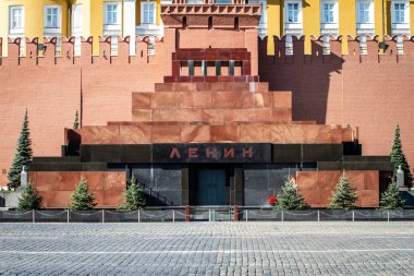Covid-19, Moskova 'da karantina, Rusya' da koronavirüs. Boş Kızıl Meydan ve Lenin mozolesi
